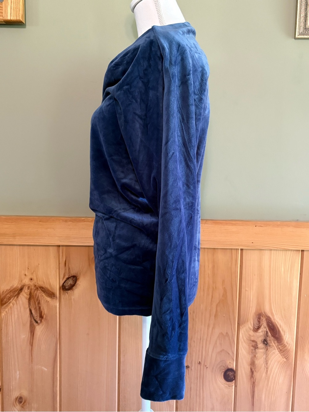 Lilly Pulitzer Sheera Velour Top in the shade Boca Blue size Medium - Picture 2 of 11
